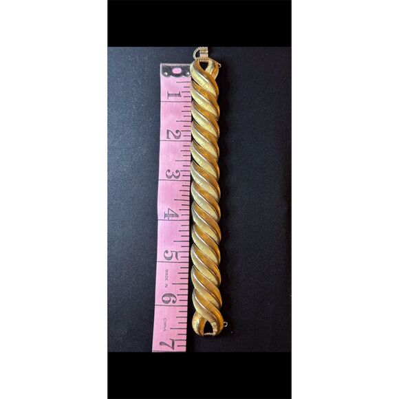 Crown Trifari Signed Vintage Gold Tone Linked Chain Bracelet 6.75" - Picture 4 of 13